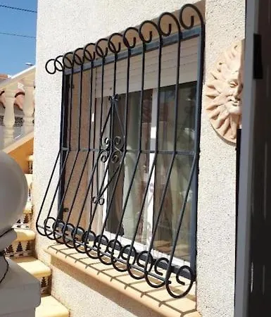 Villa Lovely Detached 3 Bedroom Villa, Communal Pool In Quesada